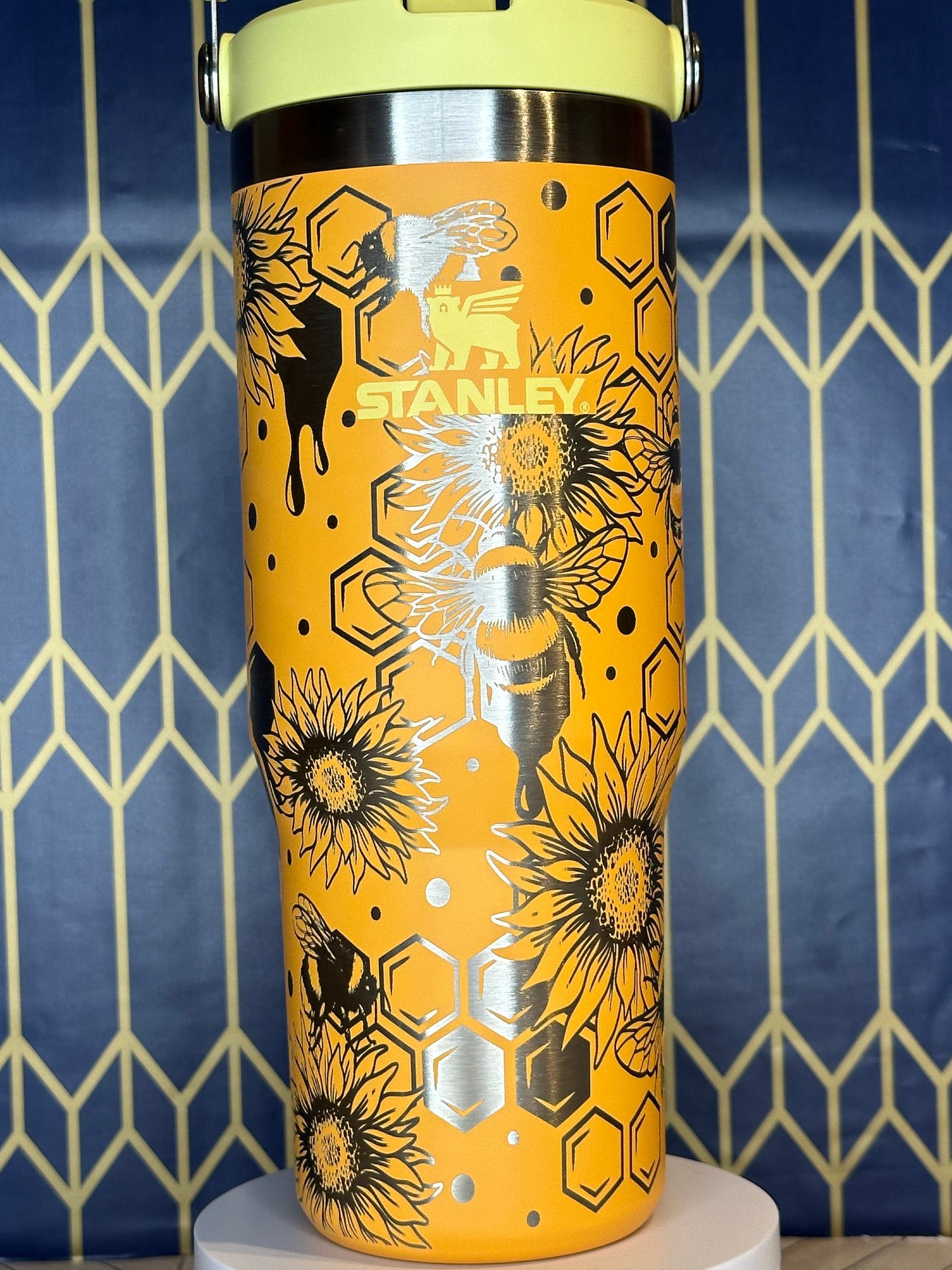 Vaso artesanal con diseño de abeja y panal - Stanley Quencher de 30/40 oz